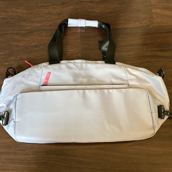 Victoria Secret Sports Duffle Gym Bag NWT - Picture 2 of 5